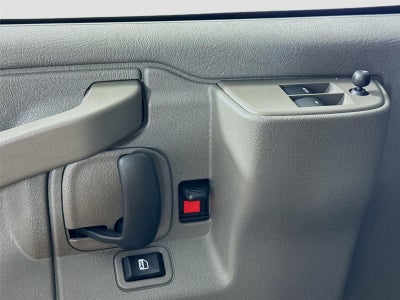 2025 Chevrolet Express Passenger 1LT