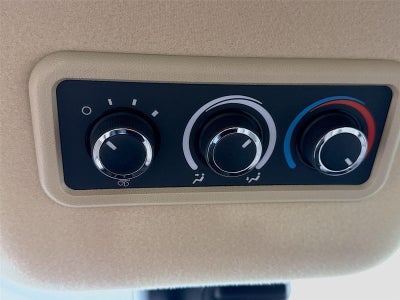 2025 Chevrolet Express Passenger 1LT