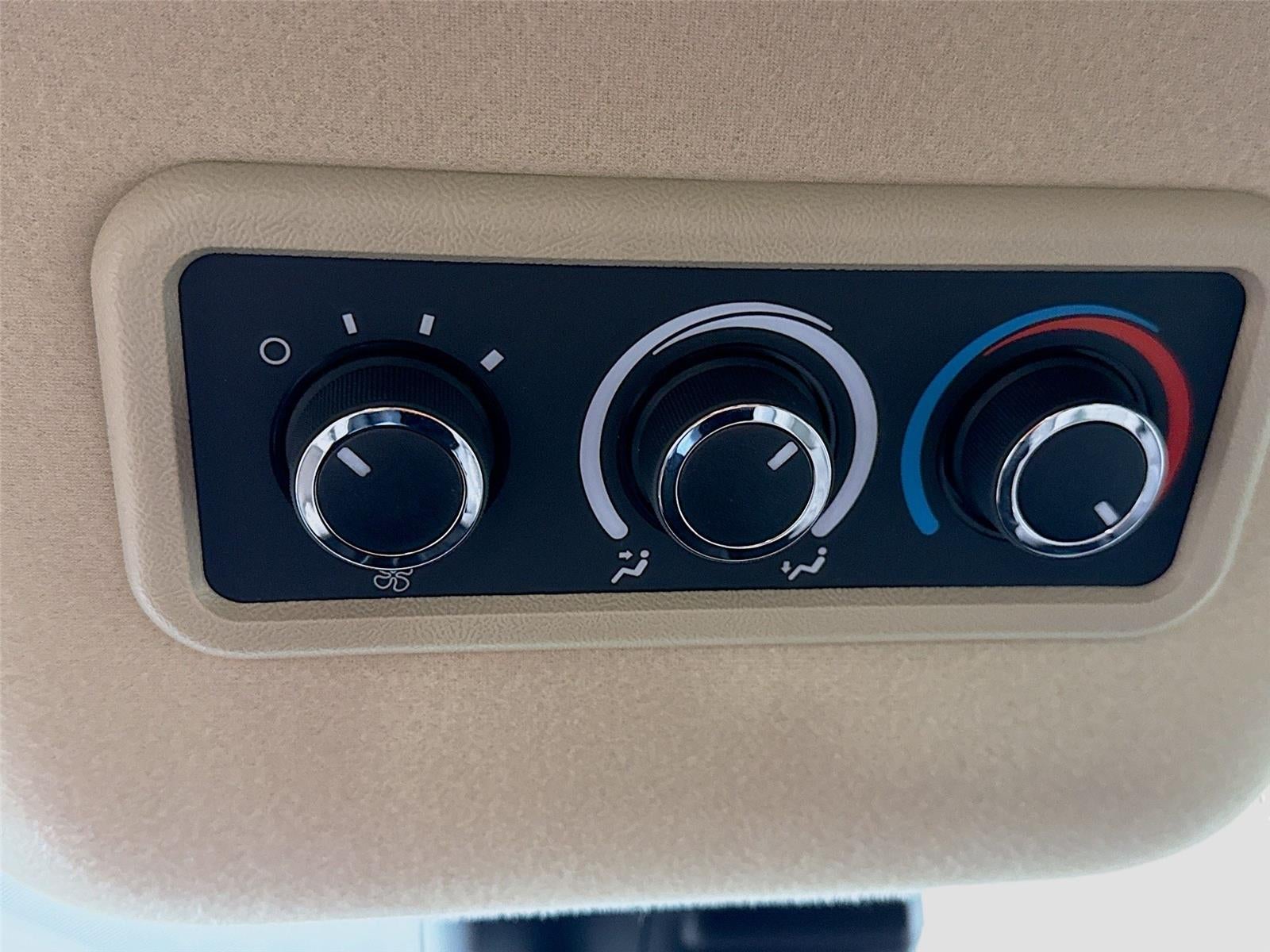 2025 Chevrolet Express Passenger 1LT