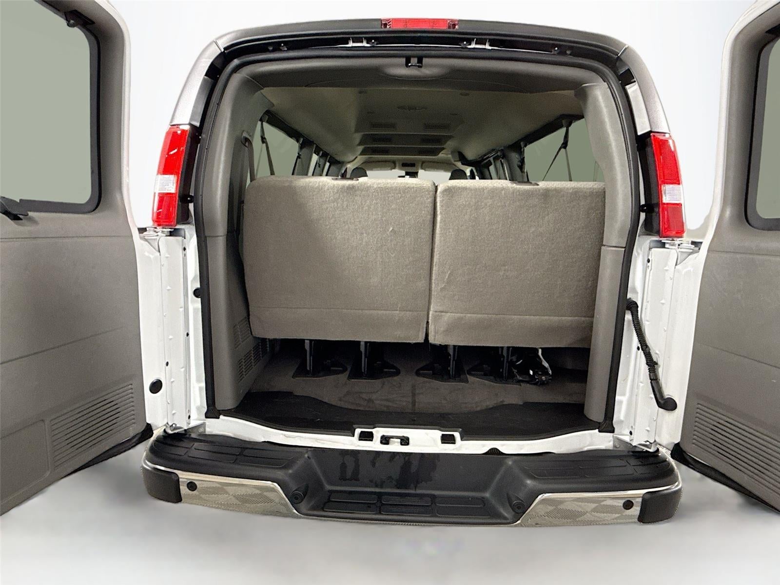 2025 Chevrolet Express Passenger 1LT