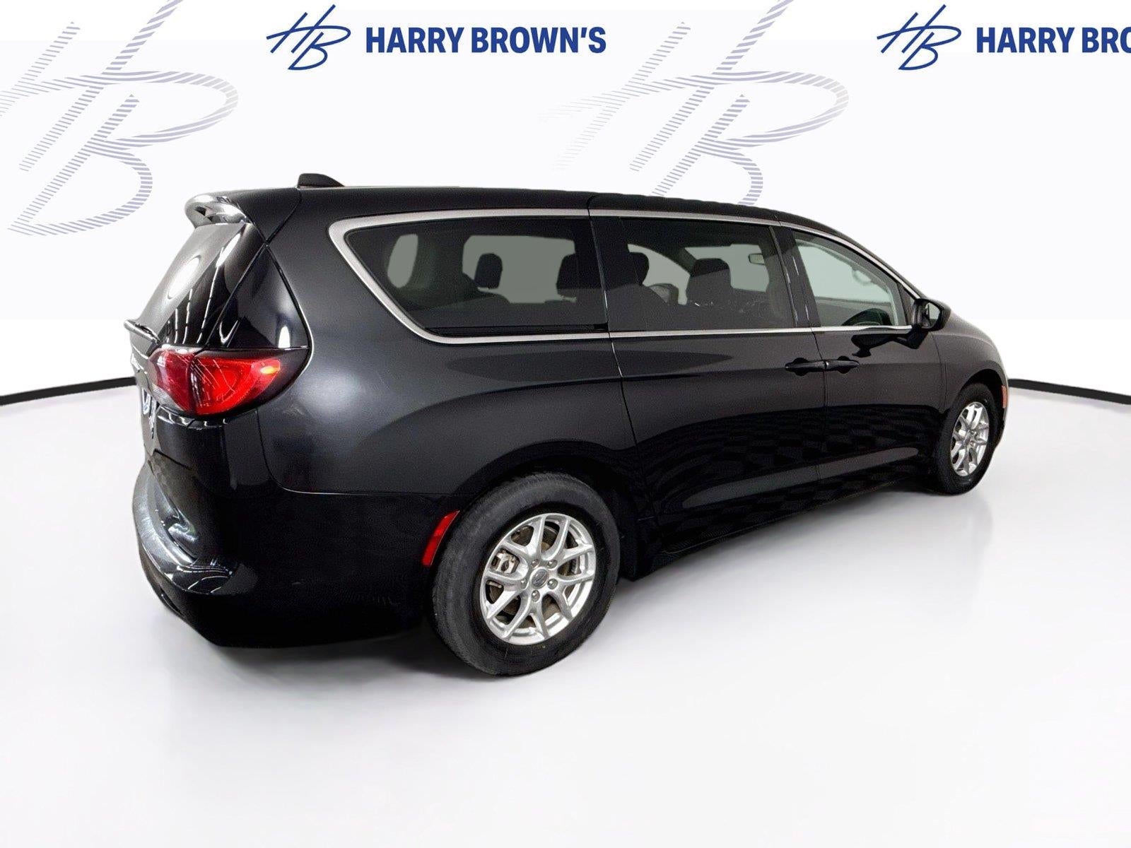 2023 Chrysler Voyager LX