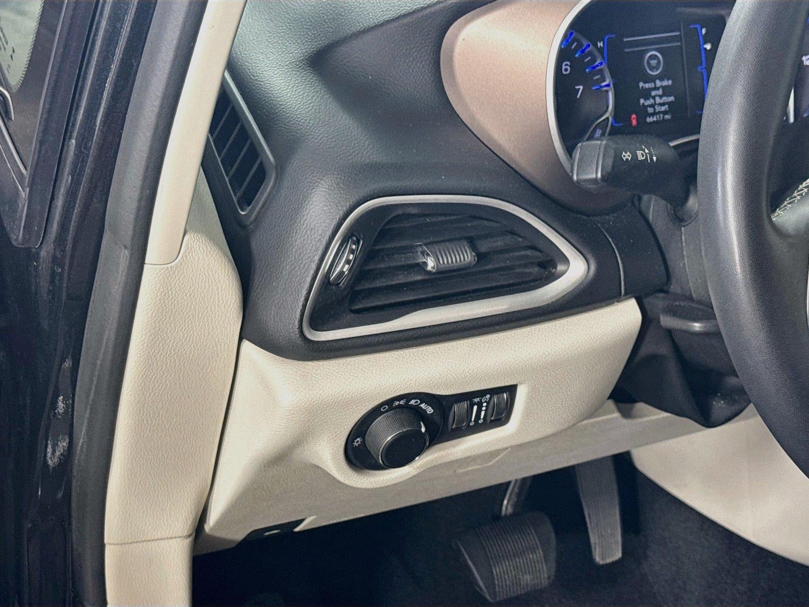 2023 Chrysler Voyager LX