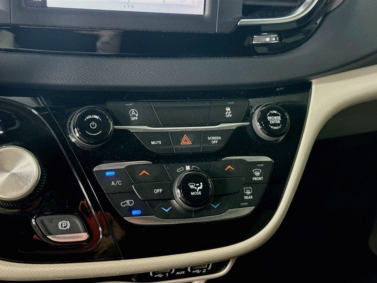 2023 Chrysler Voyager LX