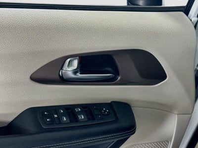 2024 Chrysler Voyager LX