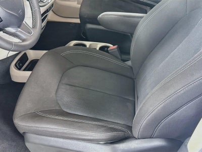 2024 Chrysler Voyager LX