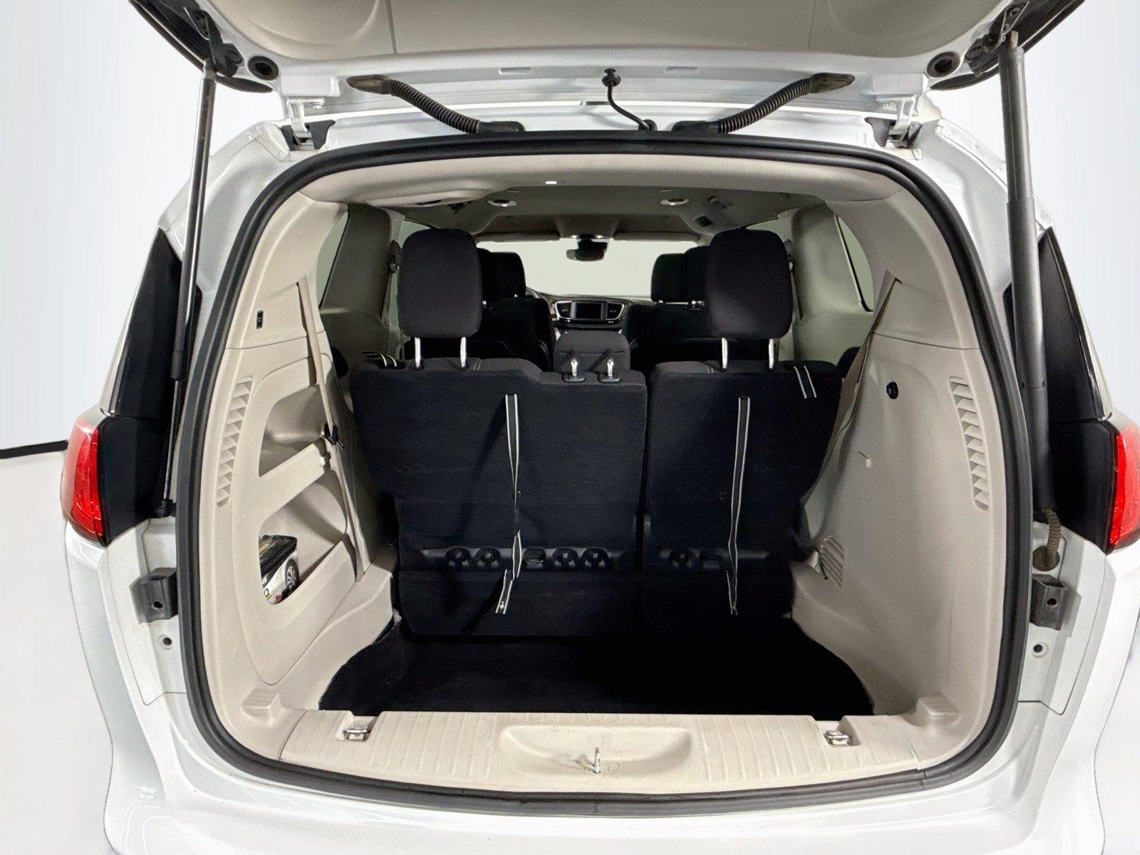 2024 Chrysler Voyager LX