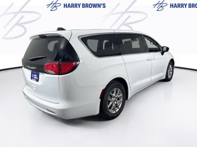 2024 Chrysler Voyager LX
