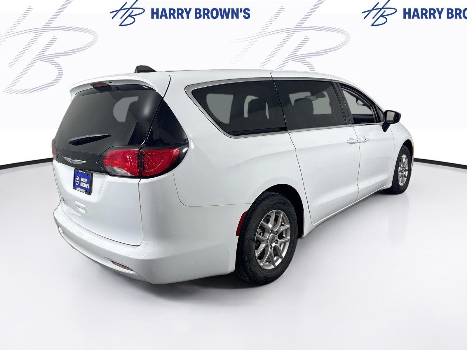 2024 Chrysler Voyager LX