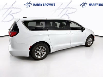 2024 Chrysler Voyager LX