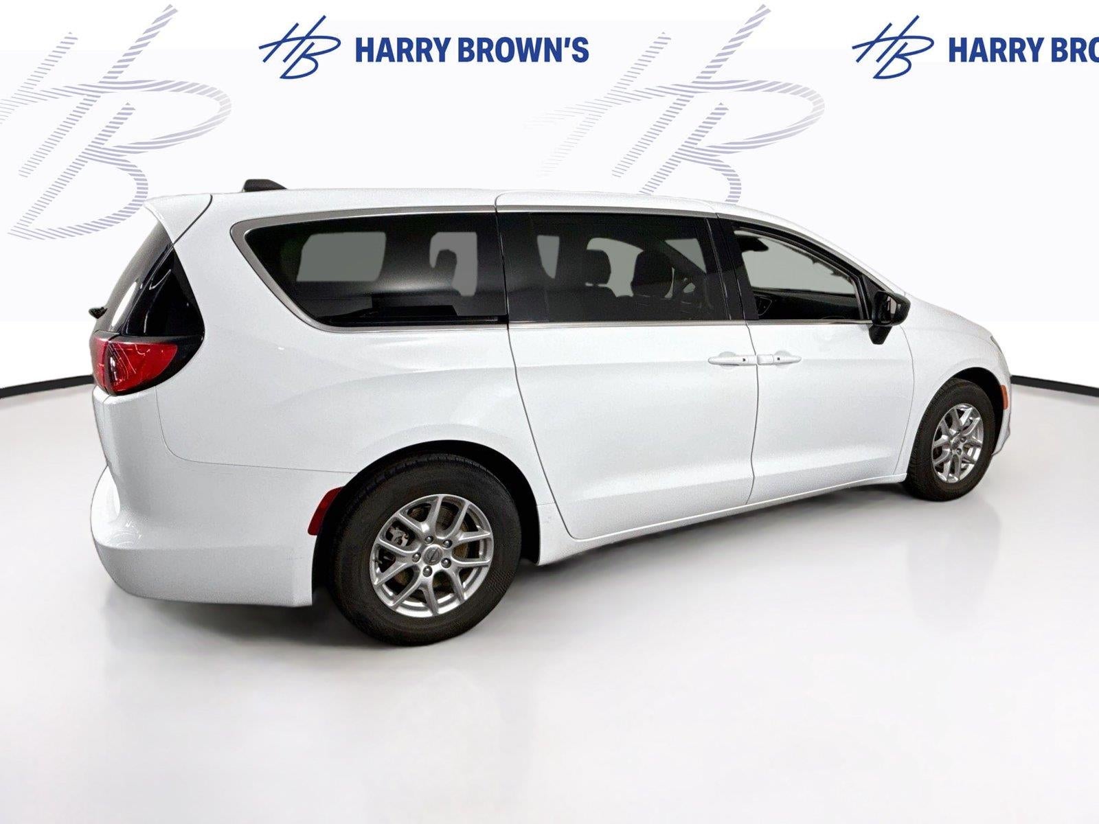2024 Chrysler Voyager LX